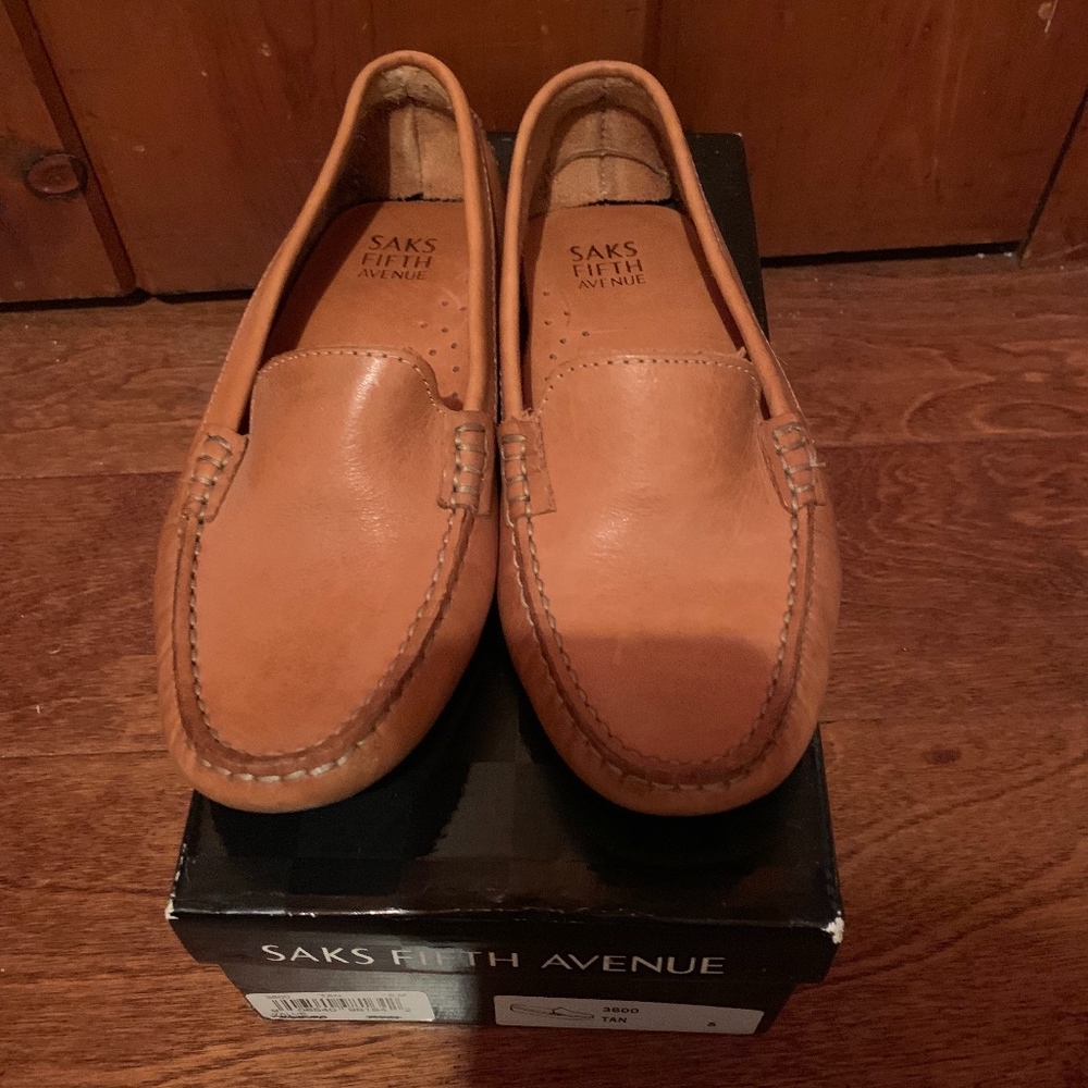 NEW Saks Fifth Avenue leather driver loafer size5